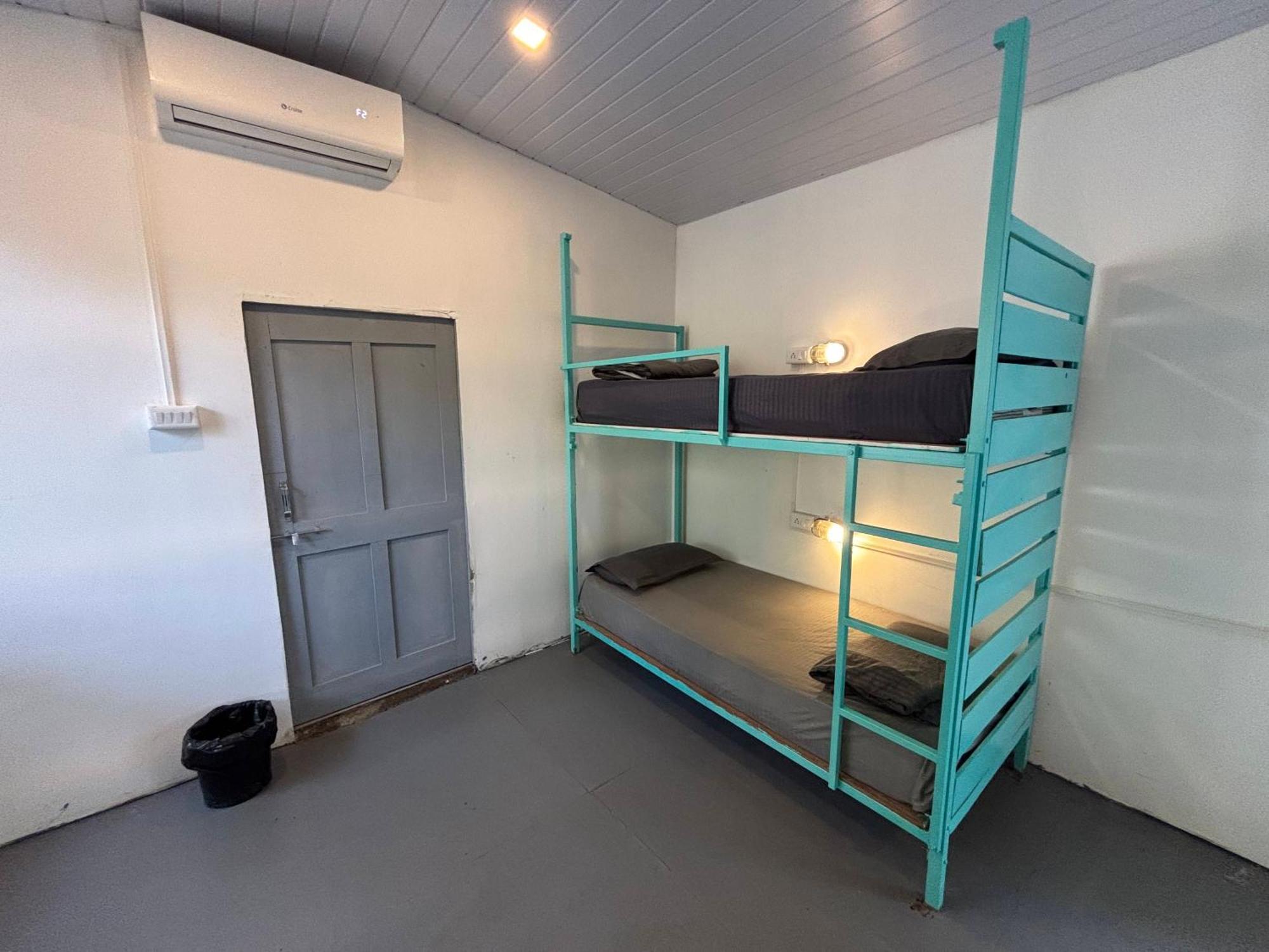 Traverse Luxe Hostel Палолем Экстерьер фото